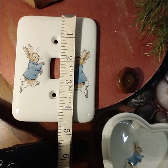 WEDGWOOD PETER RABBIT HEART-SHAPED TRINKET DISH W/ LID & MATCHING SWITCH PLATE - Picture 8 of 15